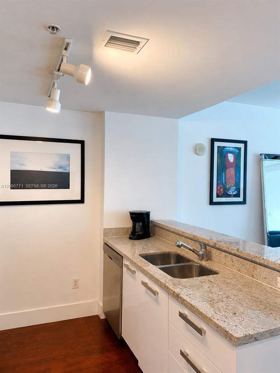 Blue Condominium · #3105 in Miami - Photo 4