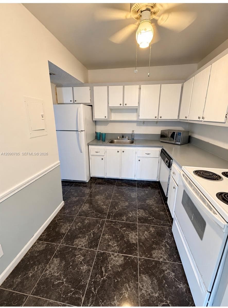 CRESTVIEW TOWERS CONDO · #819 in North Miami Beach - Photo 3