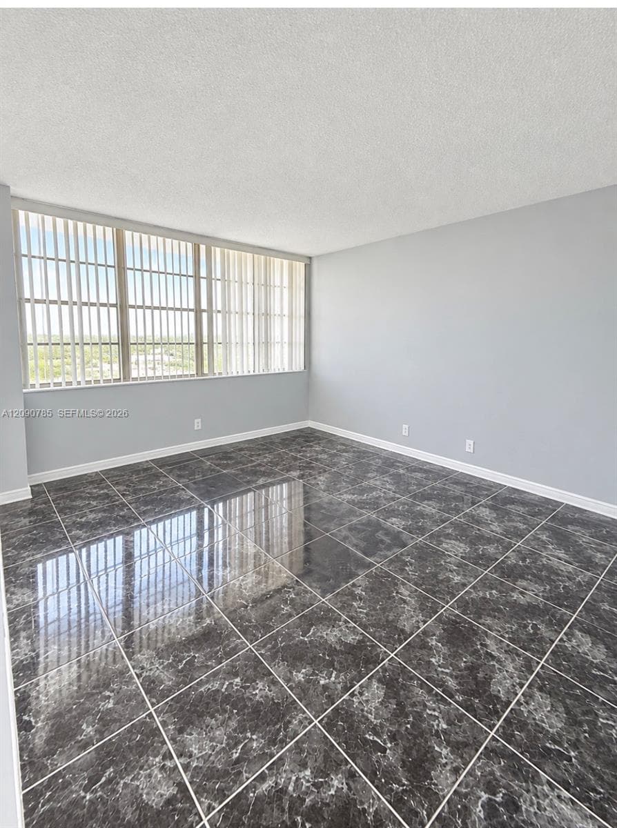 CRESTVIEW TOWERS CONDO · #819 in North Miami Beach - Photo 4