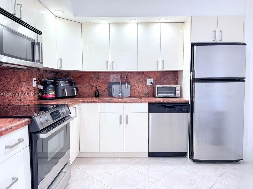 WINSTON TOWERS 200 · #1712 in Sunny Isles Beach - Photo 15