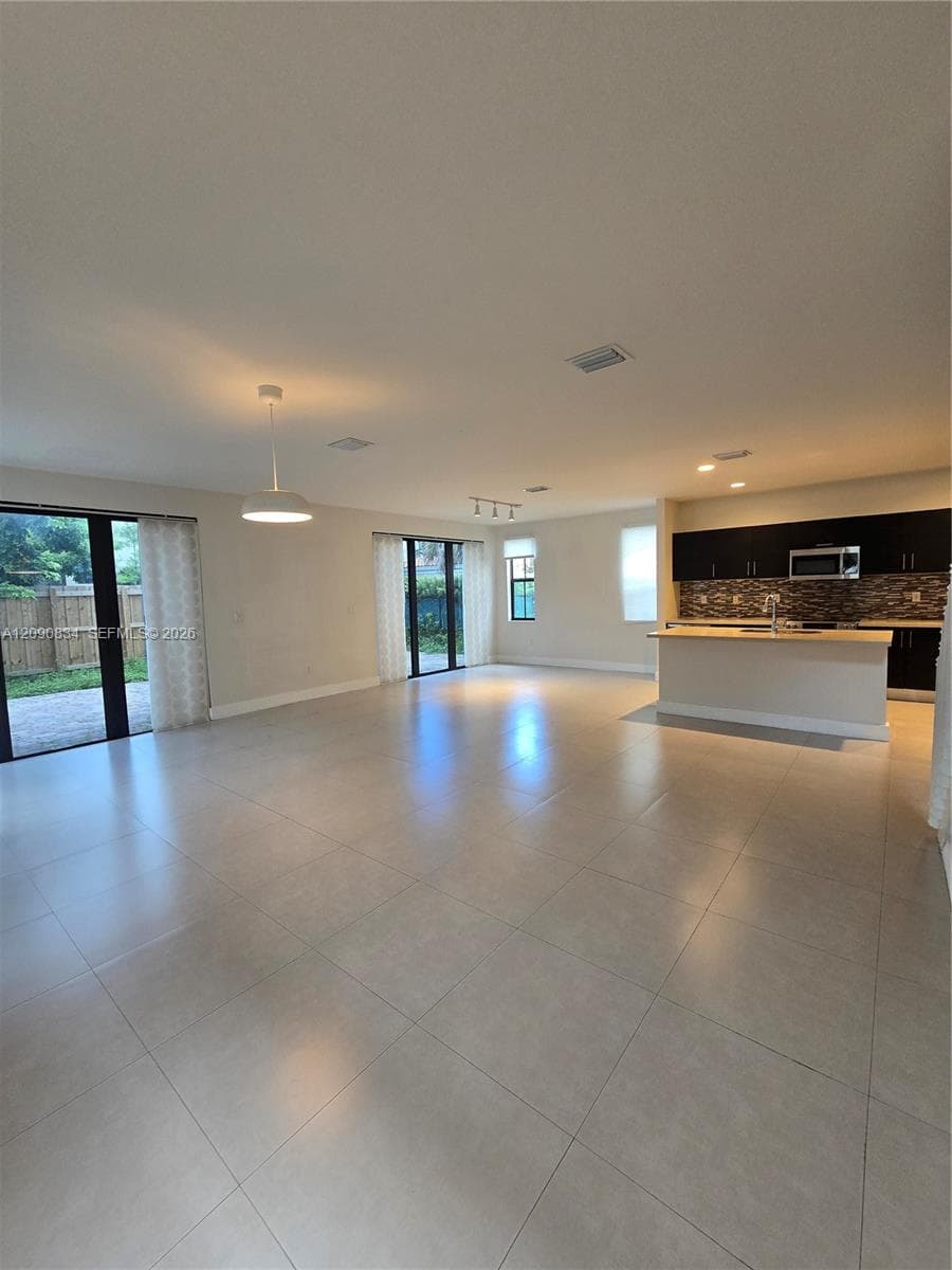 10433 NW 70th Ln photo 9