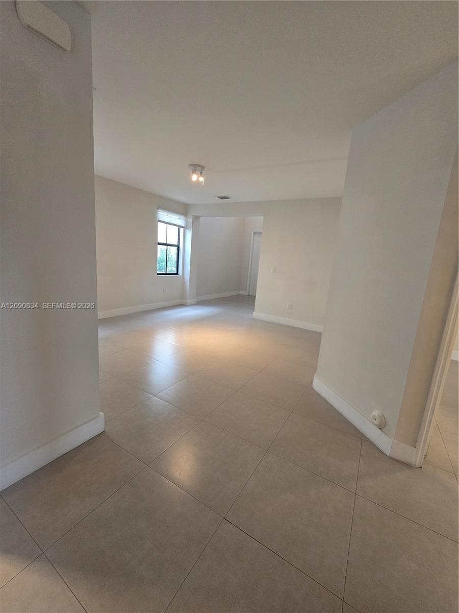 10433 NW 70th Ln photo 4