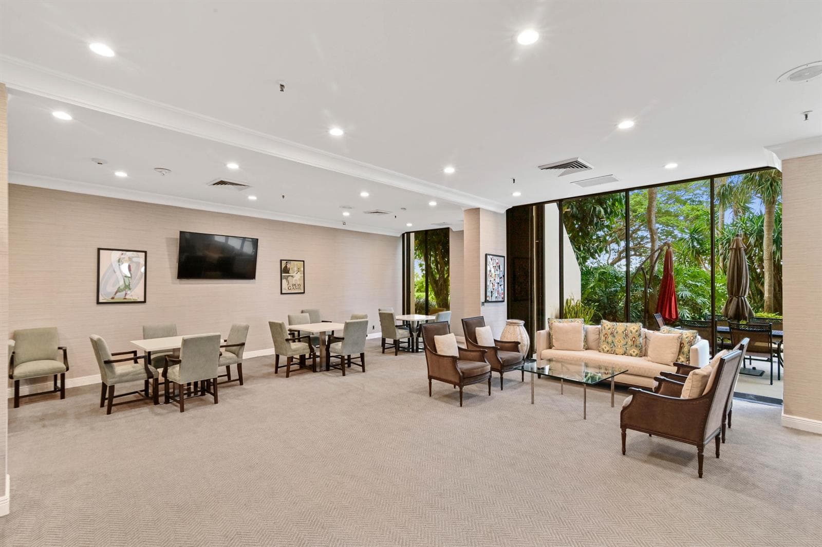 CLUBROOM