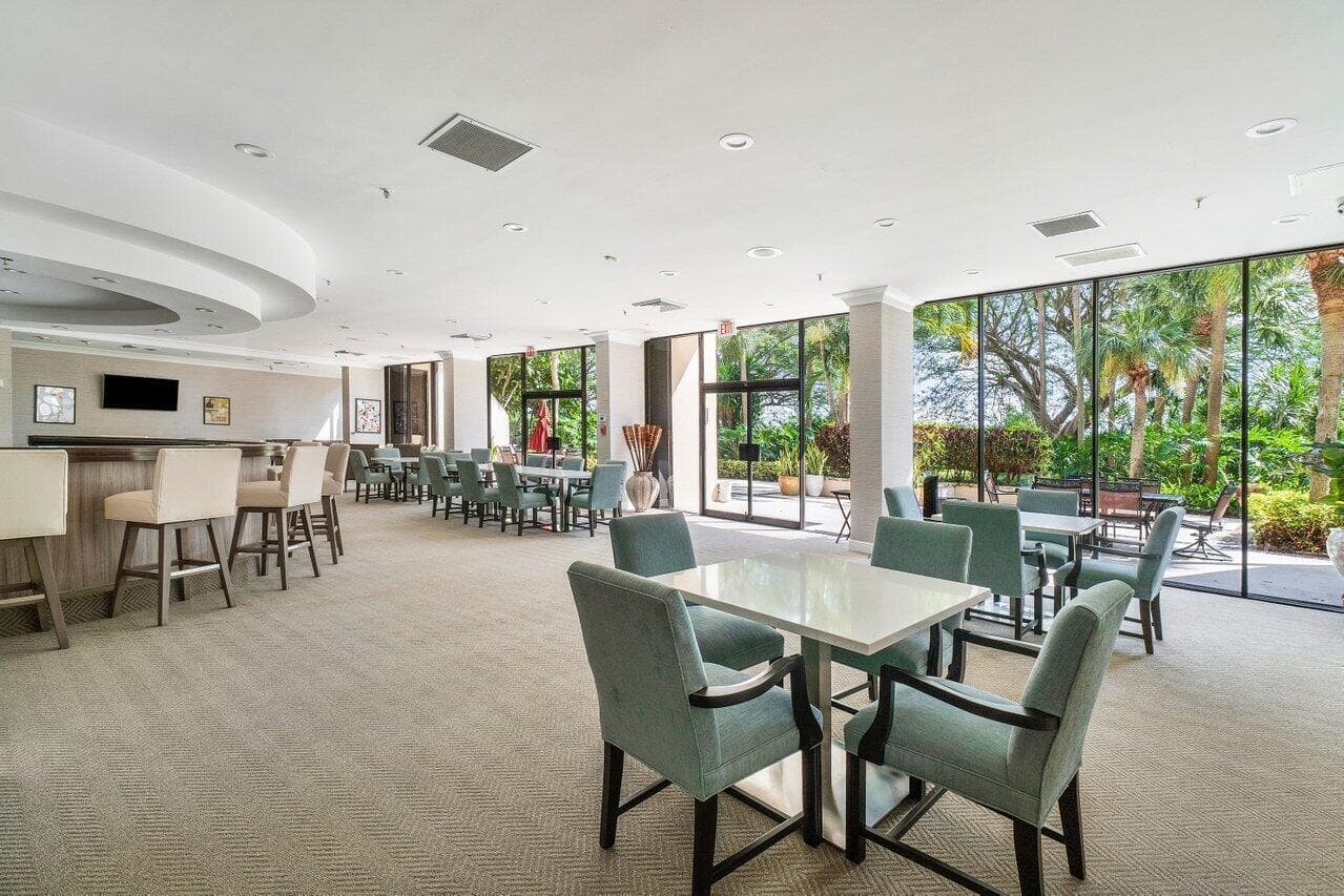 CLUBROOM