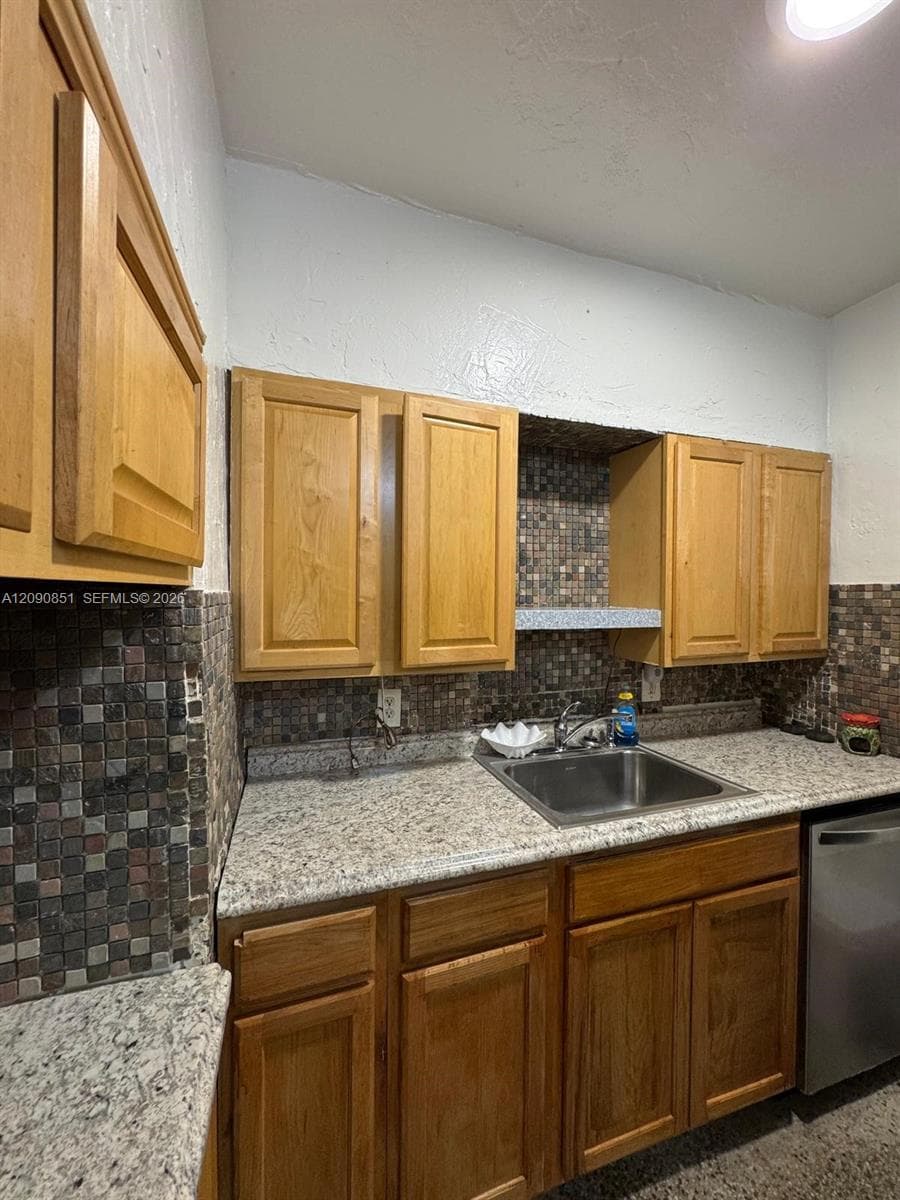 1416 SW 27th St photo 29