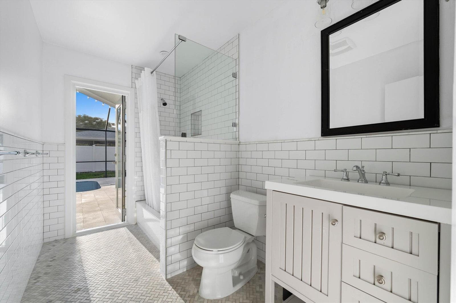 Cabana/Hall Bathroom