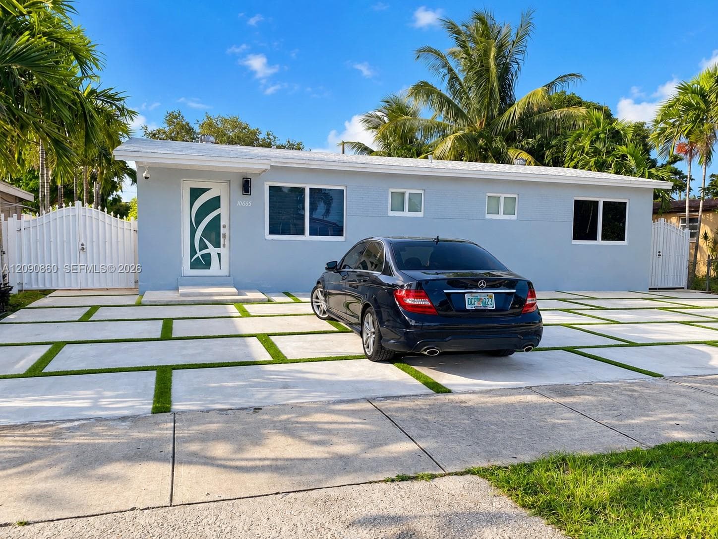 10665 SW 6 St photo 2