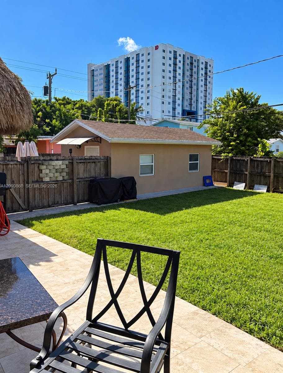 10665 SW 6 St photo 17