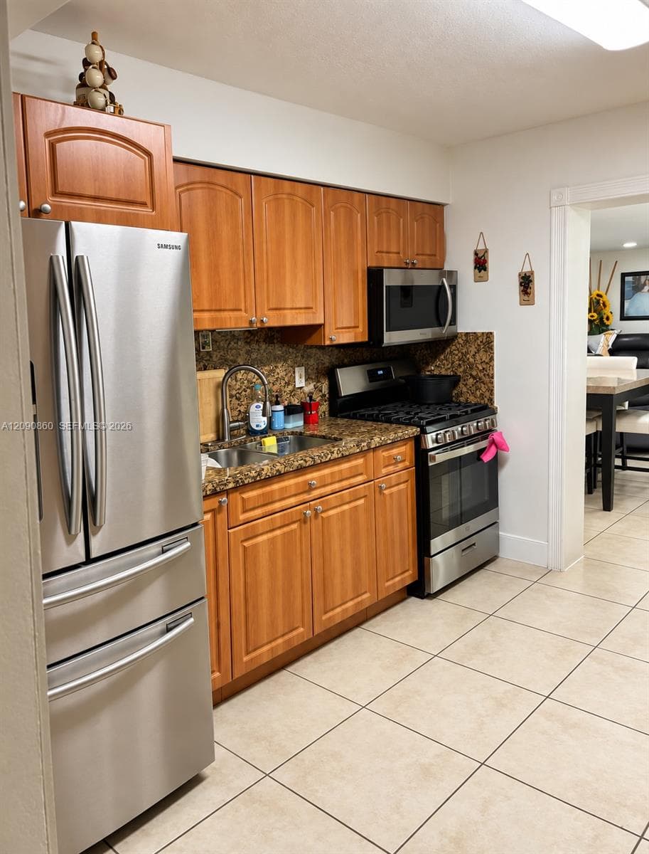10665 SW 6 St photo 7