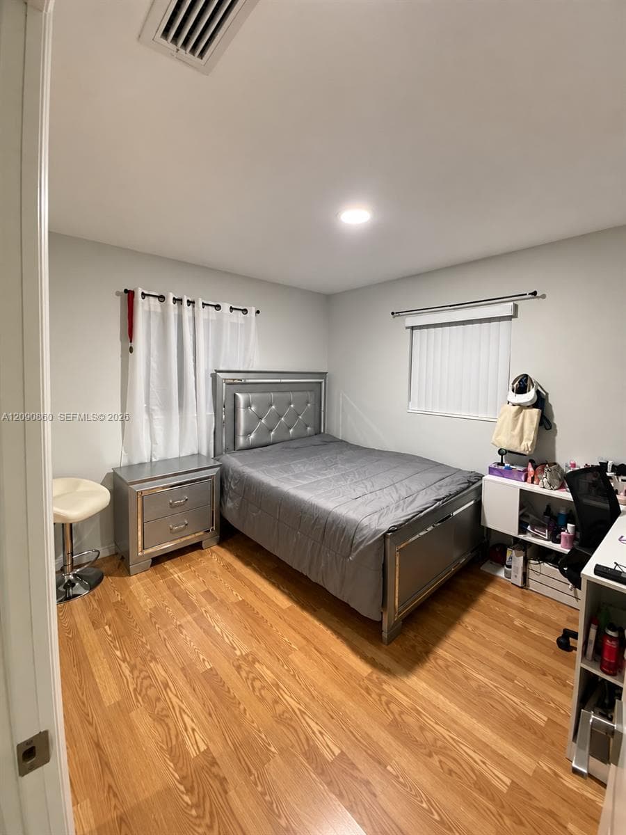 10665 SW 6 St photo 10