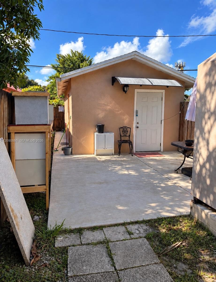 10665 SW 6 St photo 19