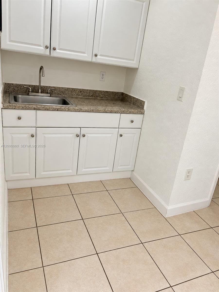 10665 SW 6 St photo 21