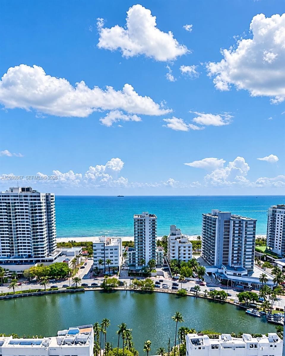 THE ROYAL CLUB CONDO · #202 in Miami Beach - Photo 1