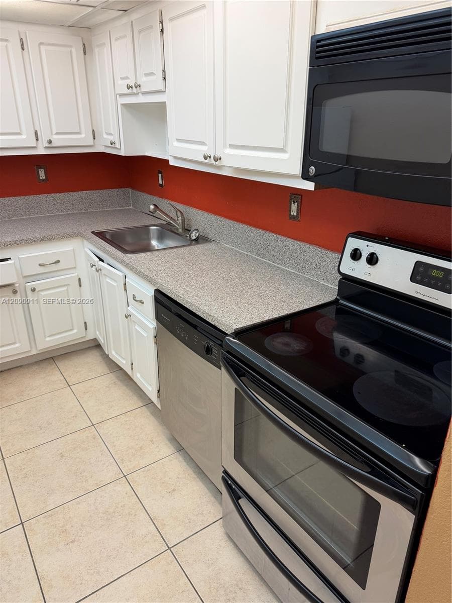BAYVIEW PALMS CONDO · #413 in North Miami - Photo 4