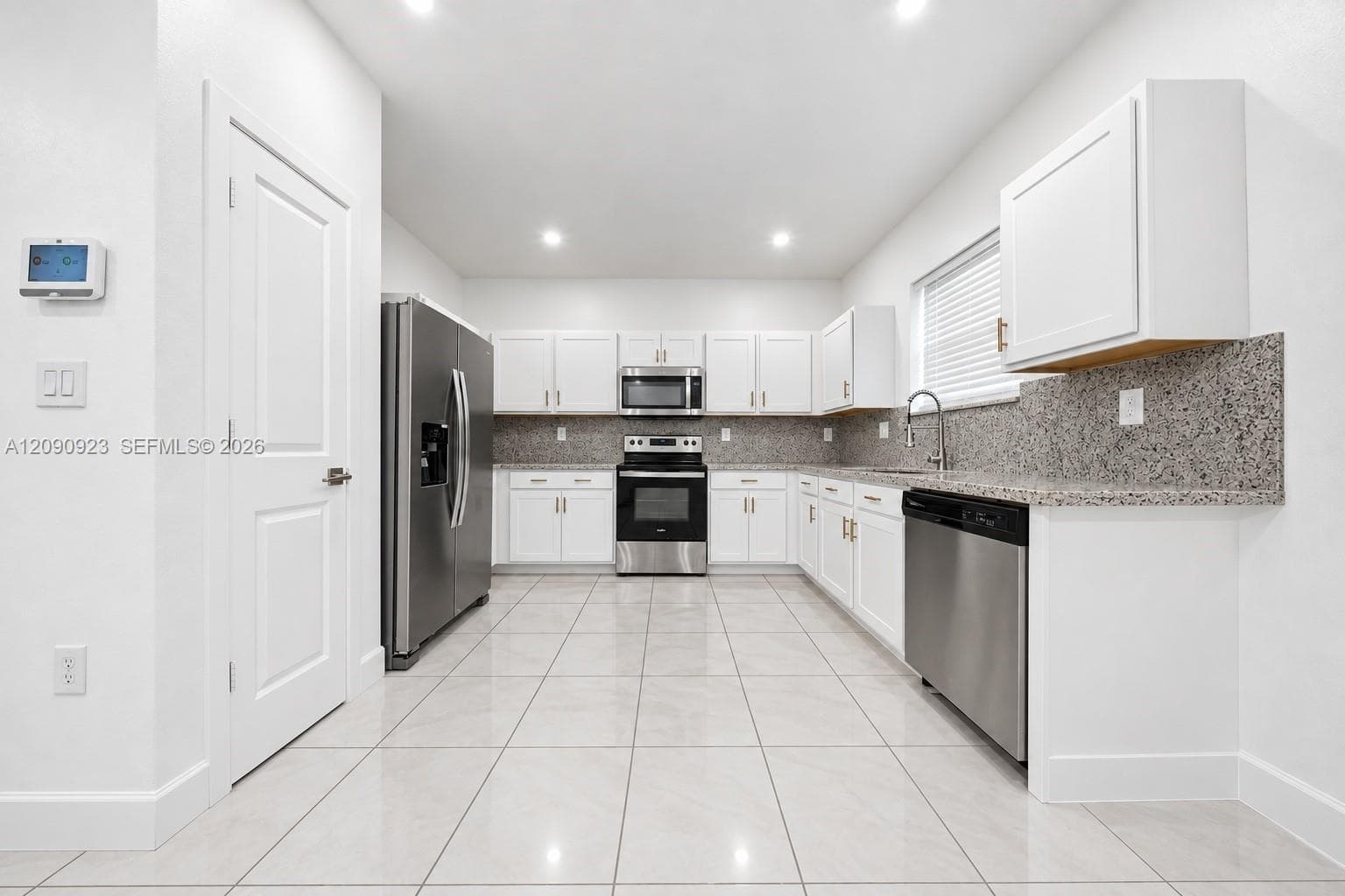 1762 SE 9th Ave photo 3
