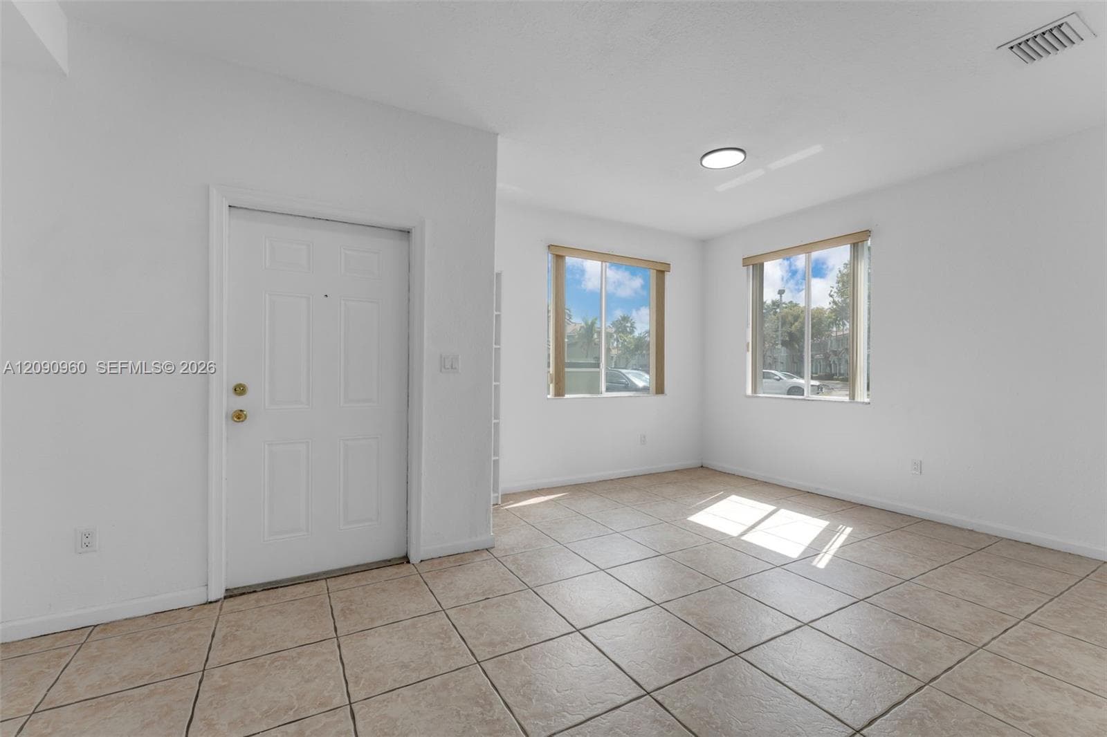 2712 SE 15th Pl photo 6
