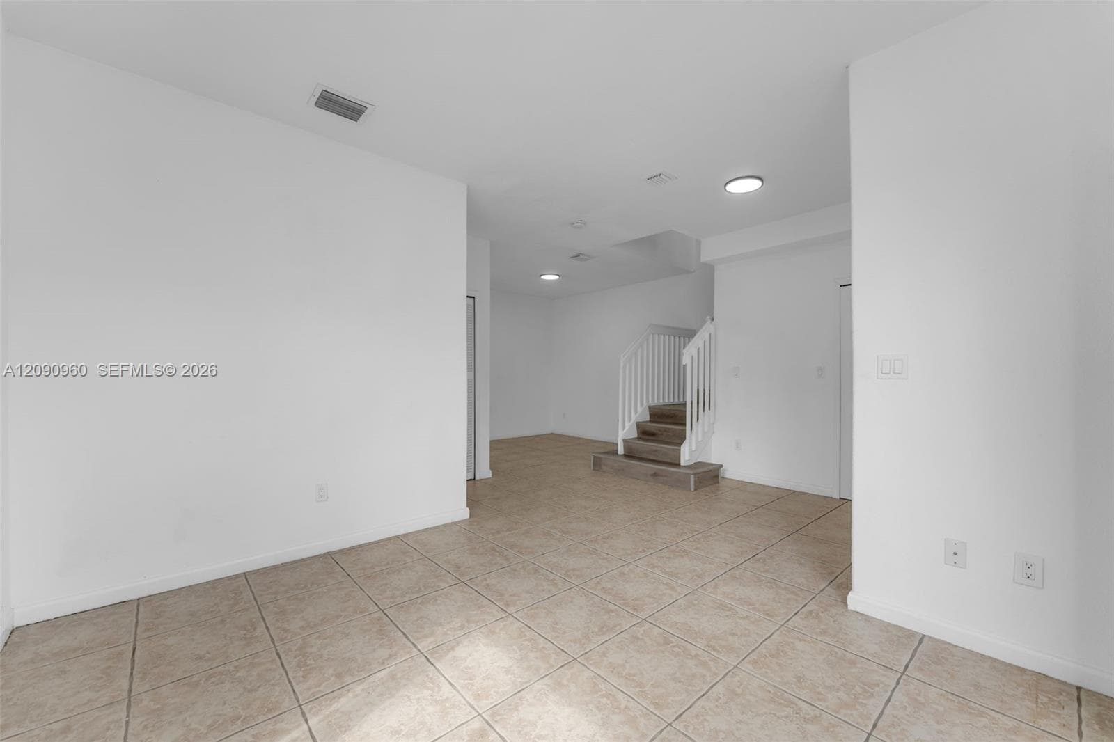 2712 SE 15th Pl photo 4