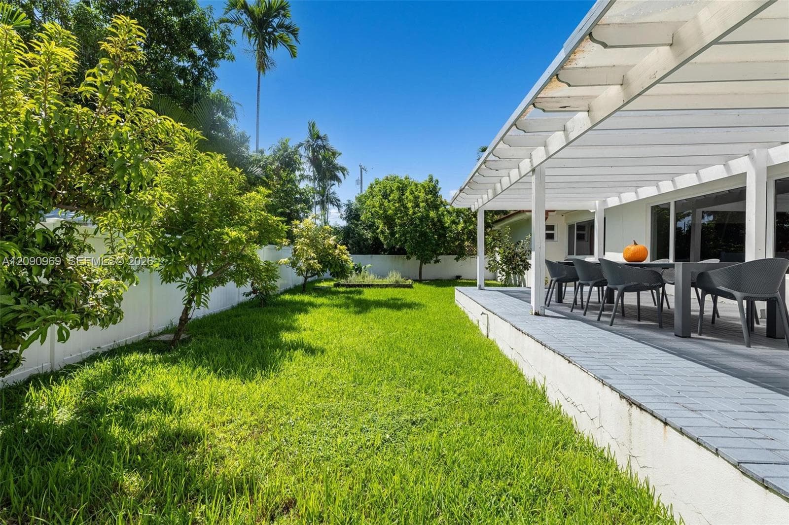 9217 Bay Dr photo 13