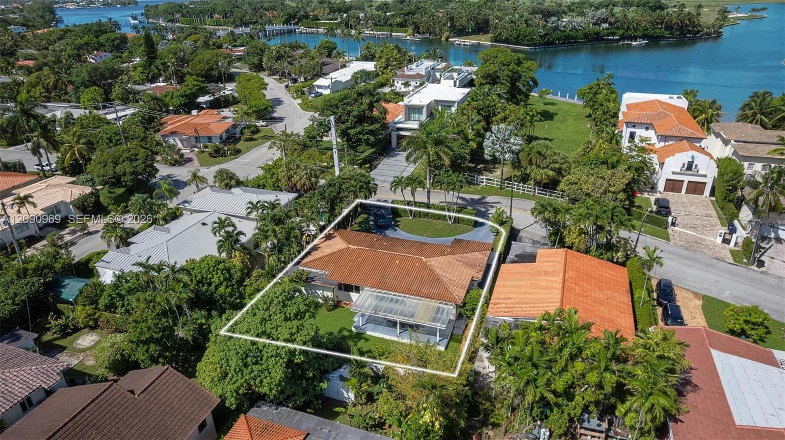 9217 Bay Dr photo 3
