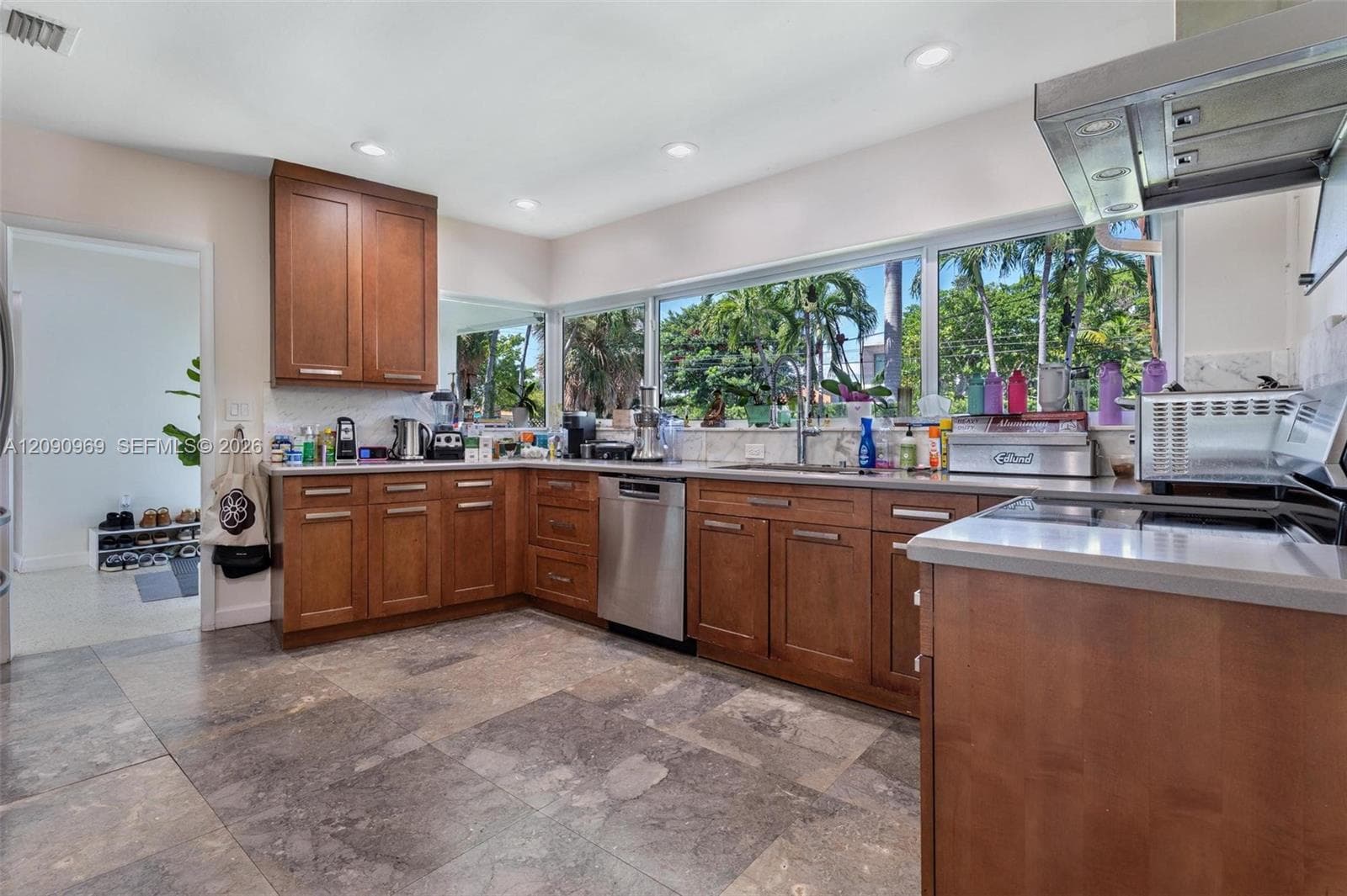 9217 Bay Dr photo 10
