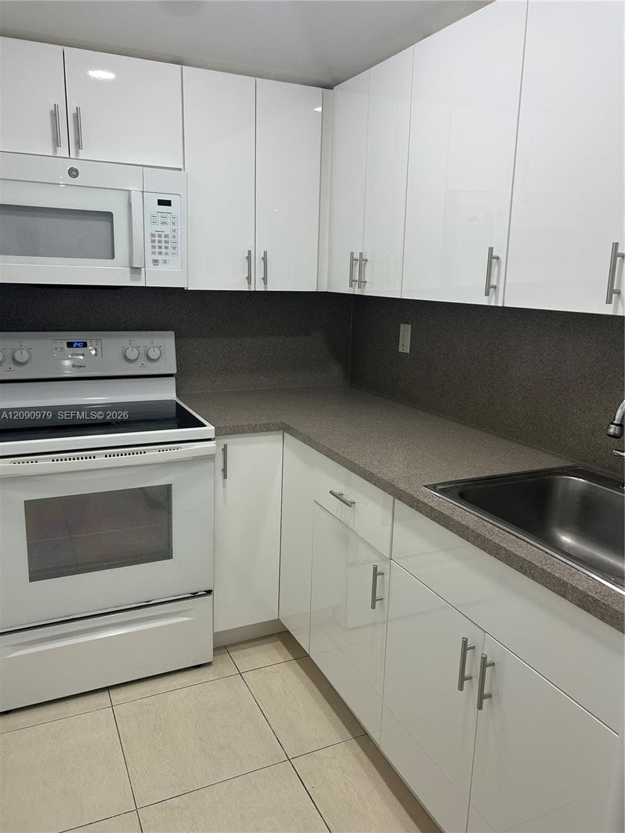 SUNSET VILLAS CONDO · #110-3 in Miami - Photo 5