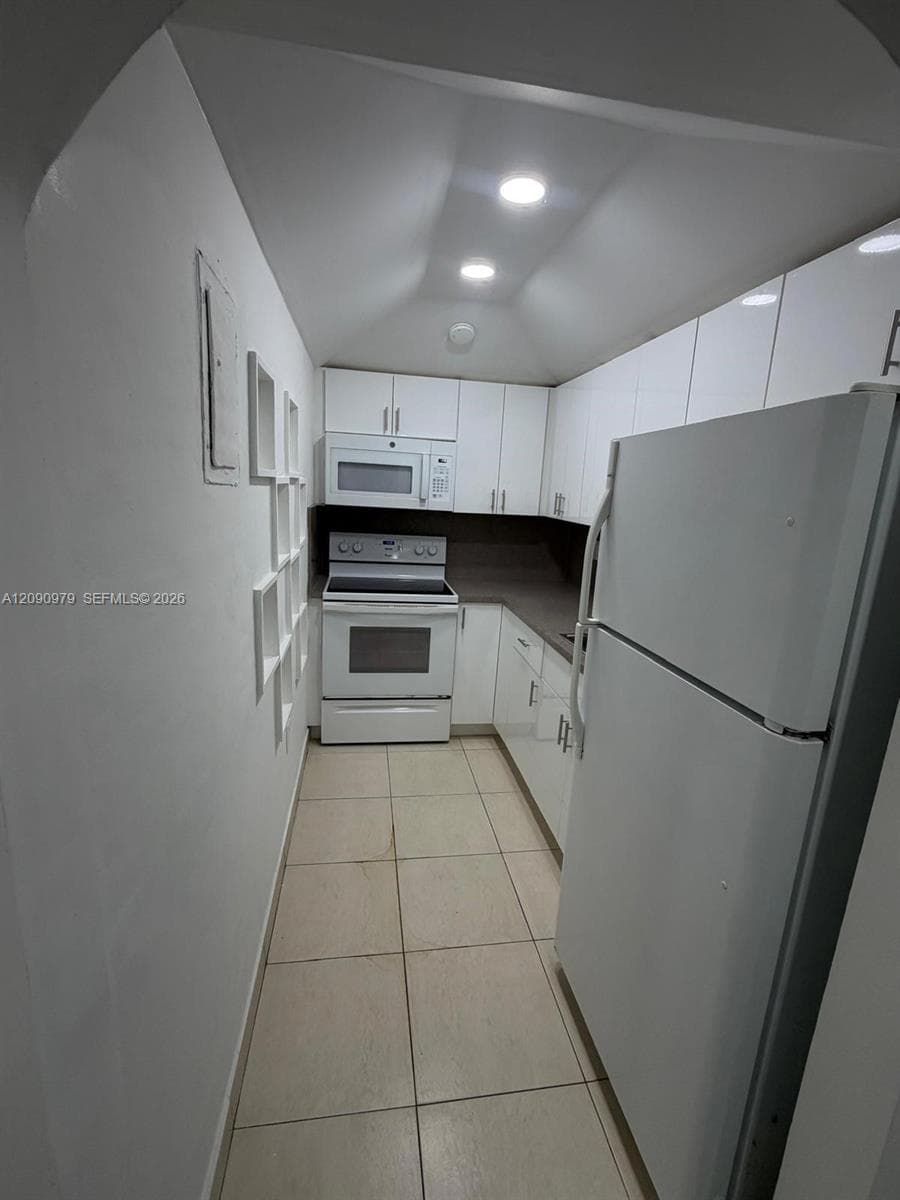 SUNSET VILLAS CONDO · #110-3 in Miami - Photo 4