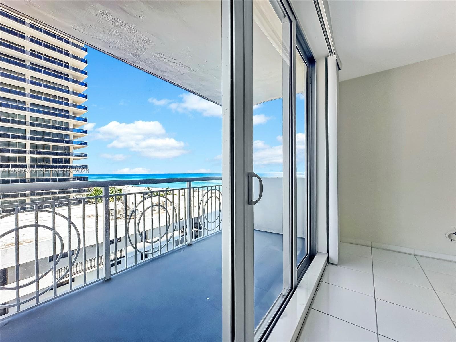 CORINTHIAN CONDO · #8E in Miami Beach - Photo 3