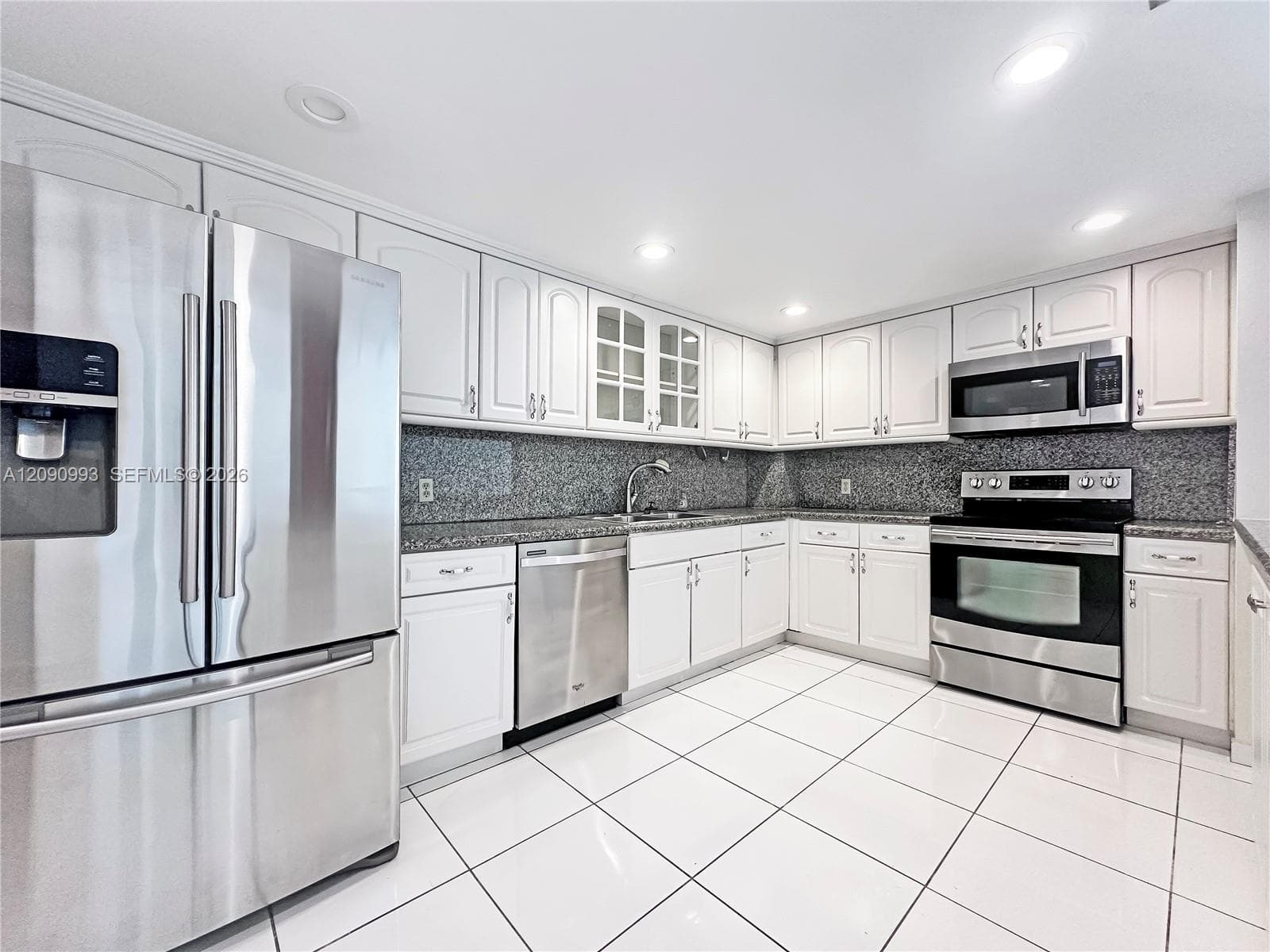 CORINTHIAN CONDO · #8E in Miami Beach - Photo 8