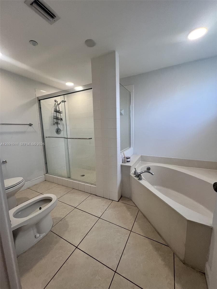 CAPTIVA CONDO B · #401 in Doral - Photo 17