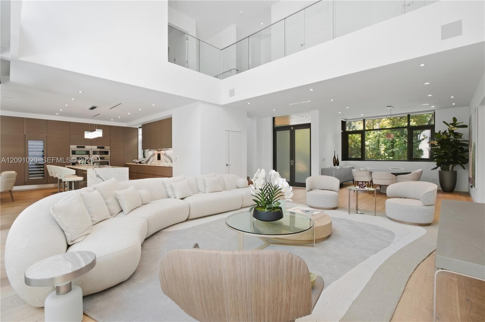 2803 Crystal Ct photo 2