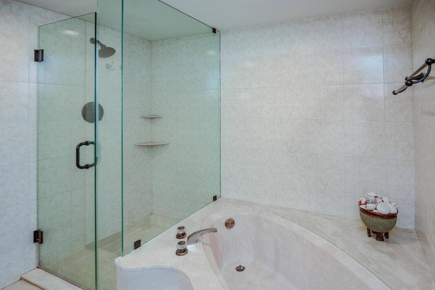 4200 N Ocean Dr Apt 2606-large-020-047-B