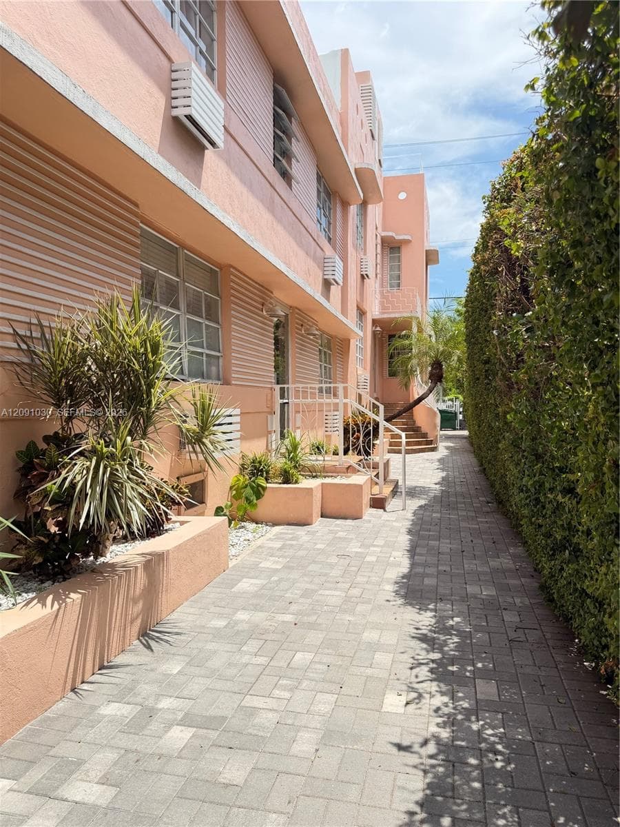 THE ARMSTRONG CONDO · #7 in Miami Beach - Photo 2