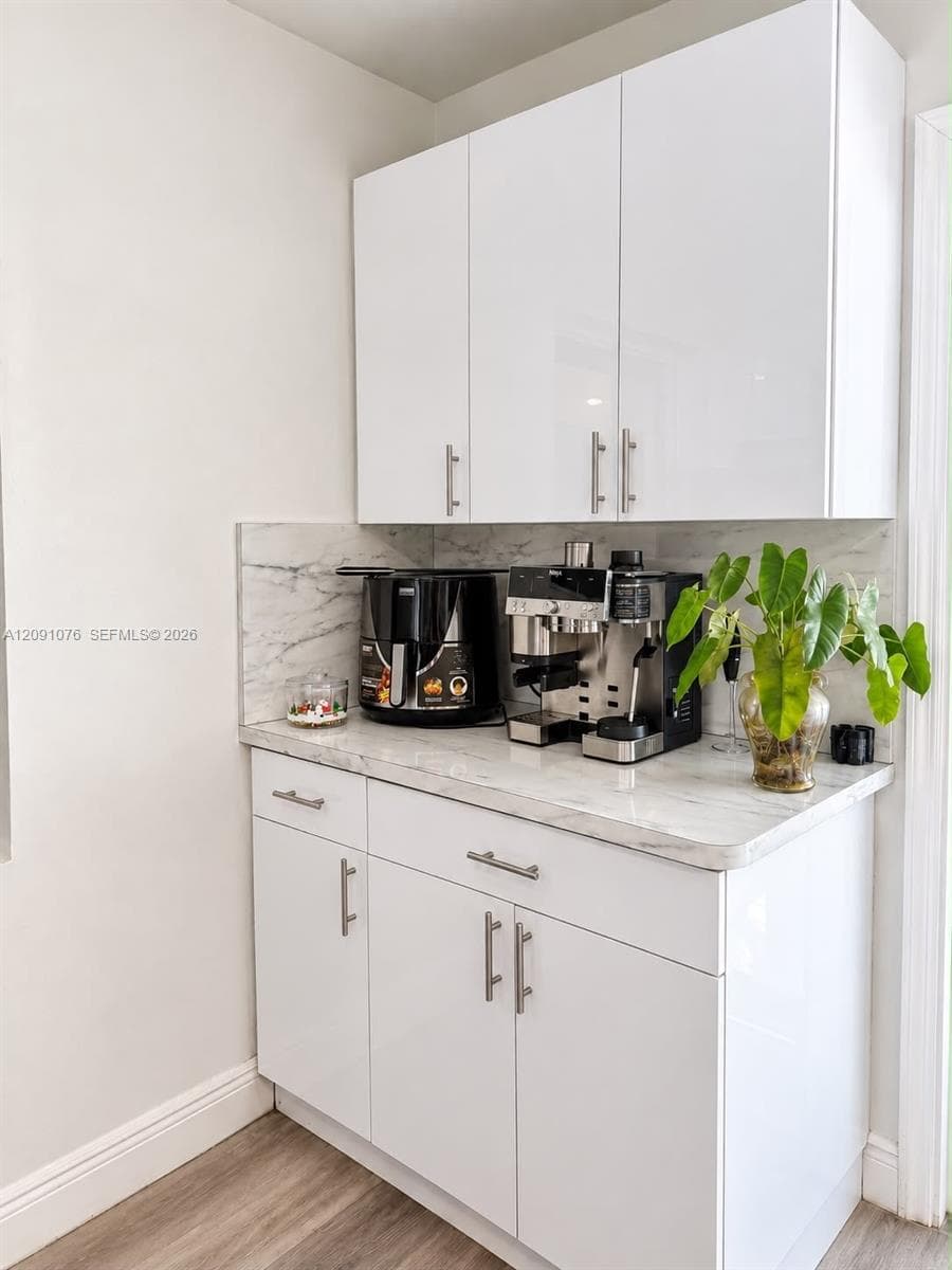 2331 Mckinley St photo 2