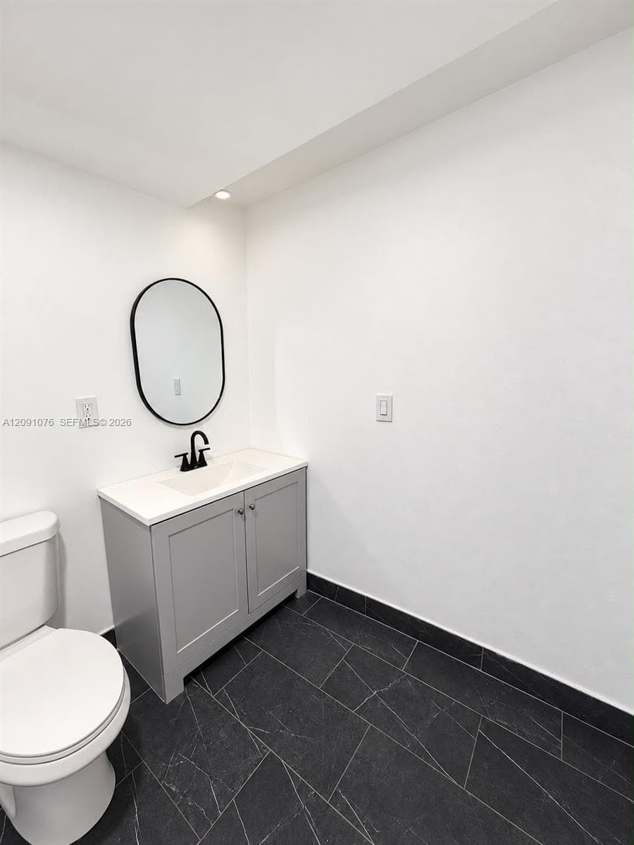 2331 Mckinley St photo 5