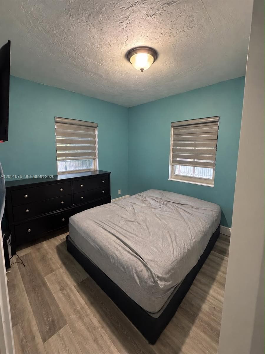 2331 Mckinley St photo 4