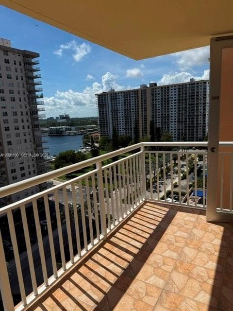 WINSTON TOWERS 200 · #1406 in Sunny Isles Beach - Photo 9