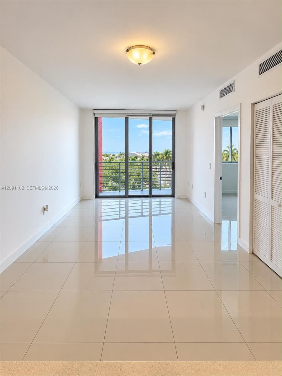 GRAND BAY COMMONS SOUTH · #409 in Doral - Photo 4