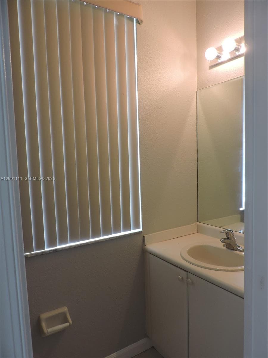 1408 SE 26th Ct #312 photo 6