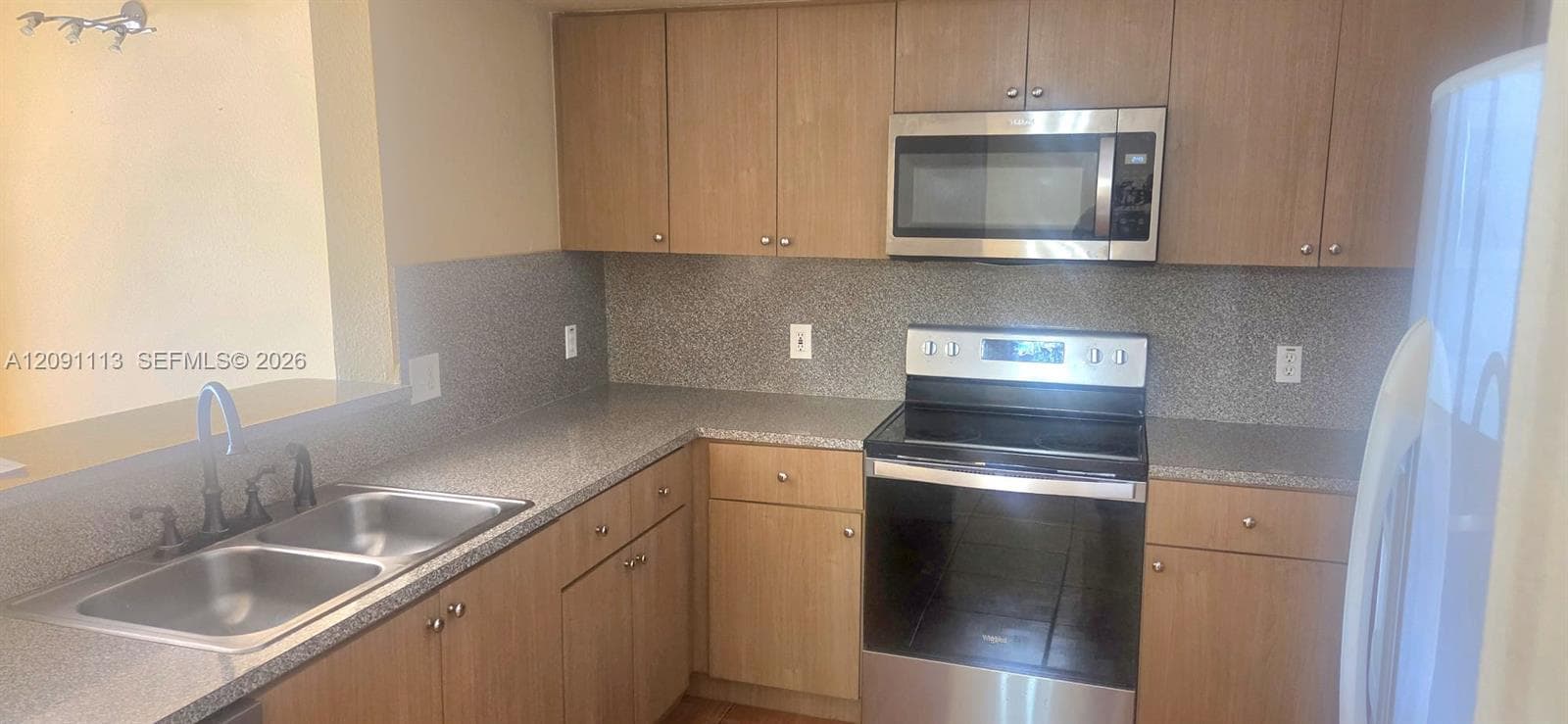 KEYSTONE COURTS CONDO · #E213 in Miami - Photo 3