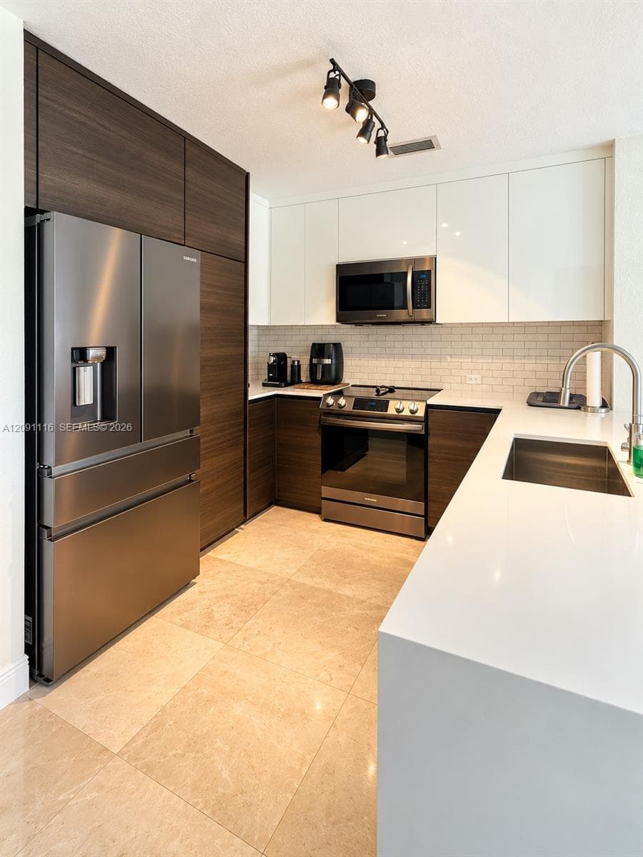 CENTURY PARK CONDO · #3 in Miami - Photo 6
