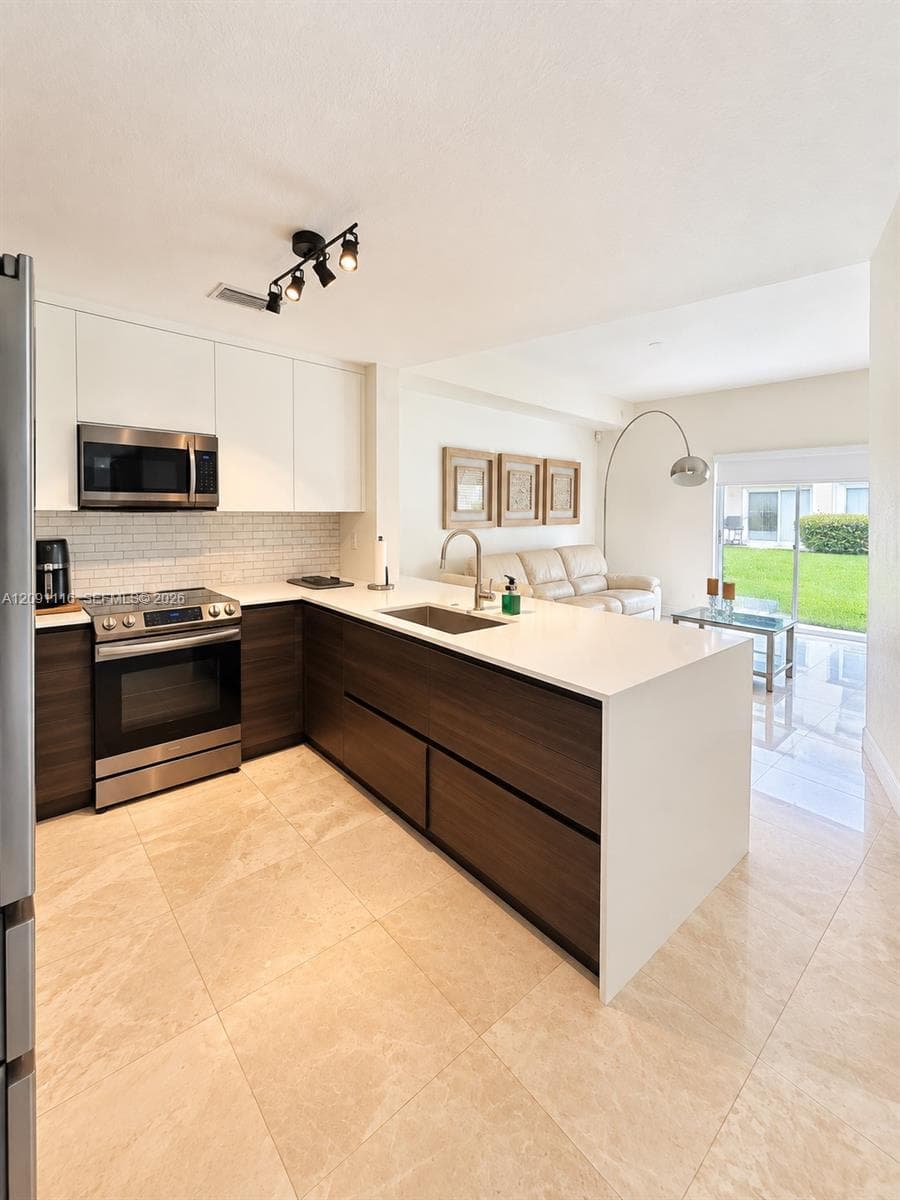 CENTURY PARK CONDO · #3 in Miami - Photo 7