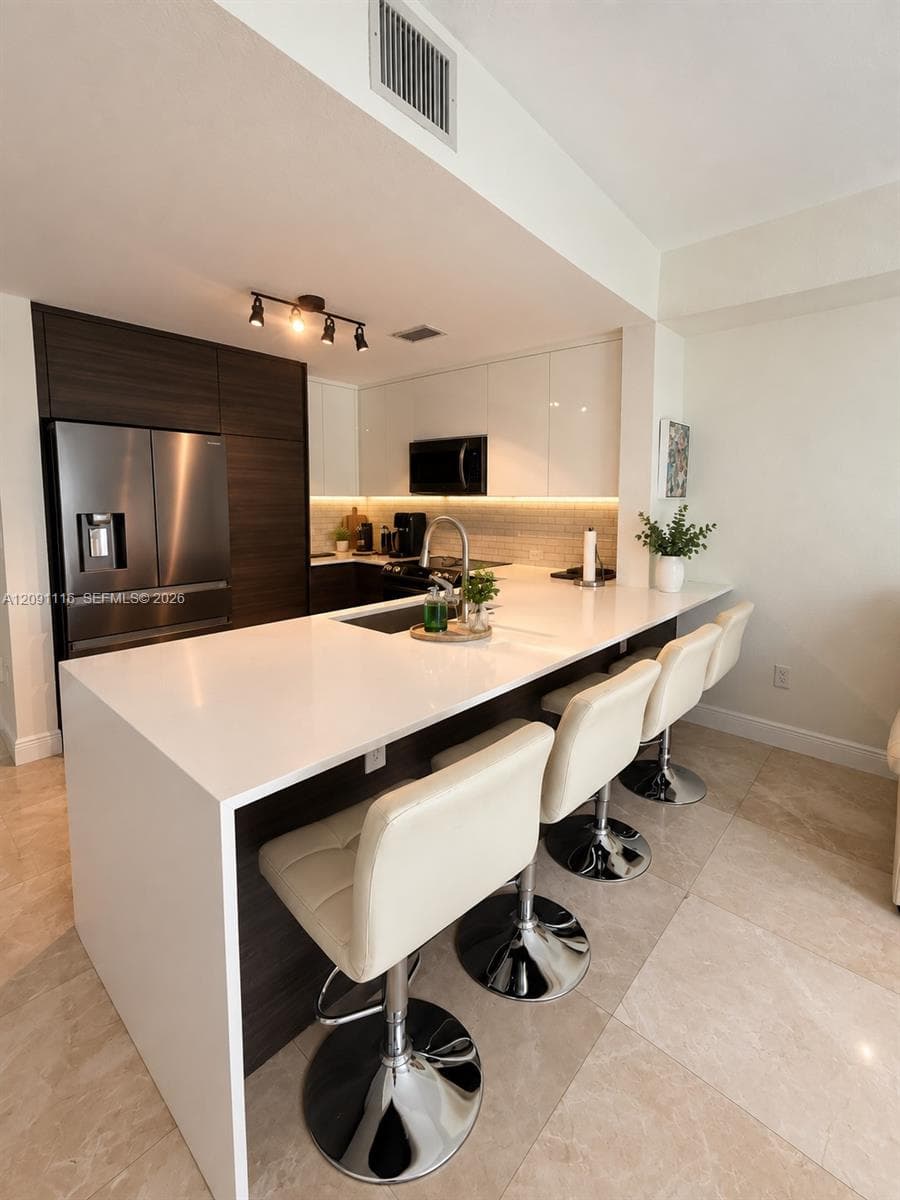 CENTURY PARK CONDO · #3 in Miami - Photo 10
