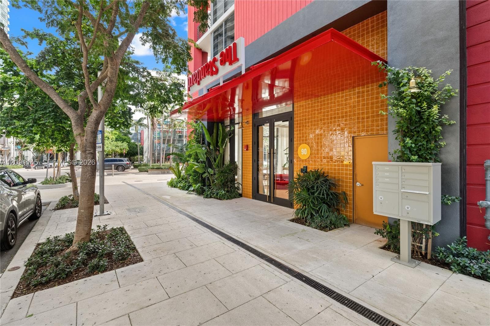 Paver walkway with integrated drainage system