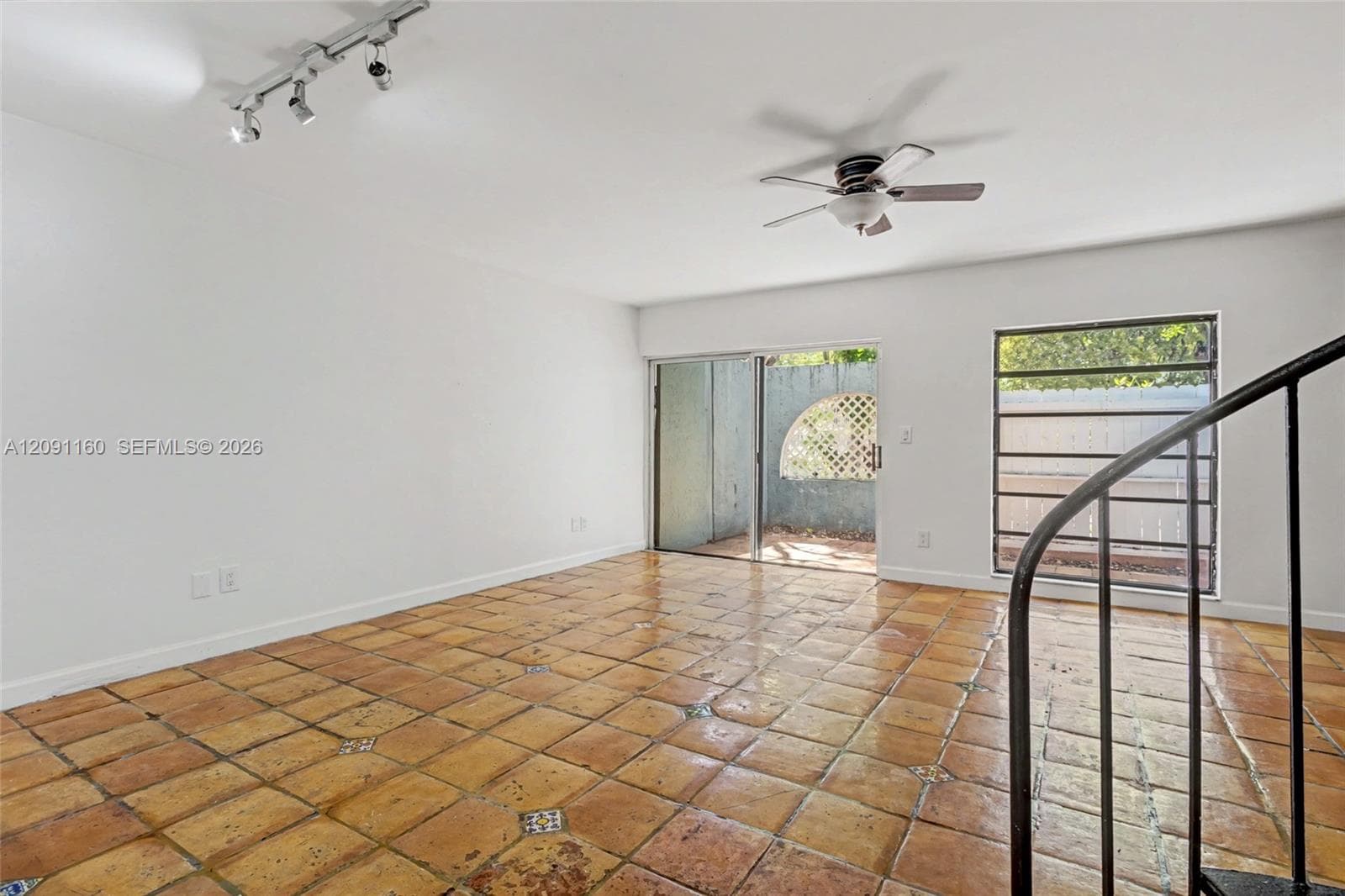 521 NE 38th St #7 photo 3