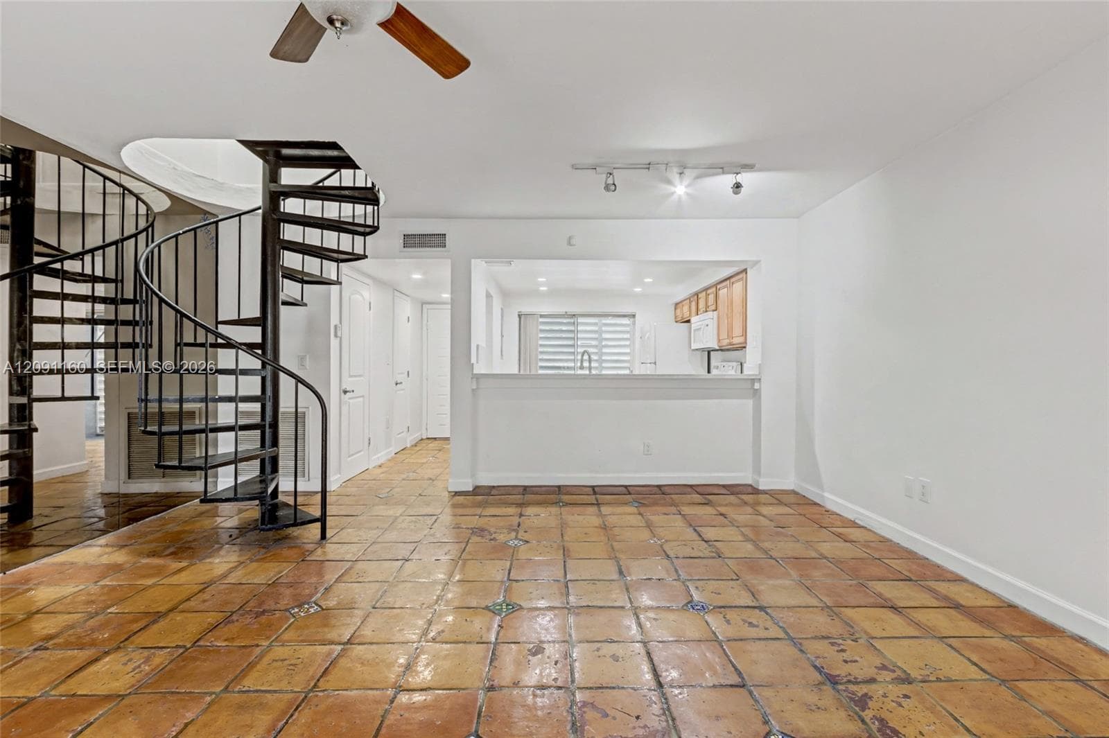521 NE 38th St #7 photo 9