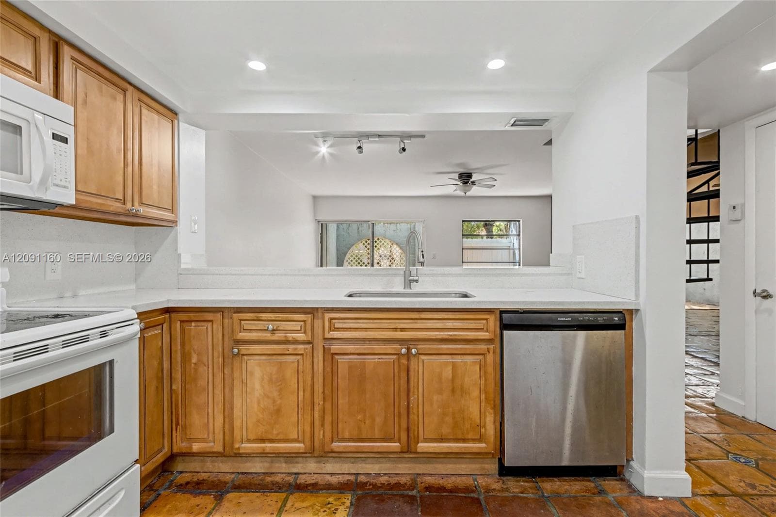 521 NE 38th St #7 photo 10