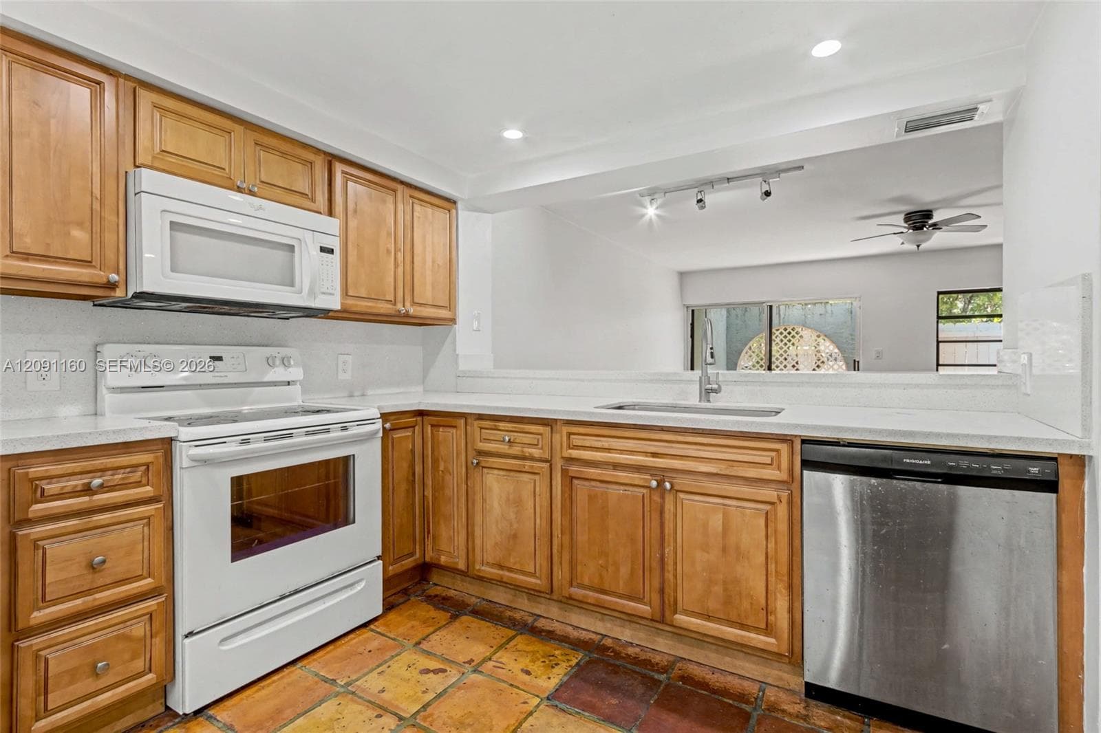 521 NE 38th St #7 photo 11