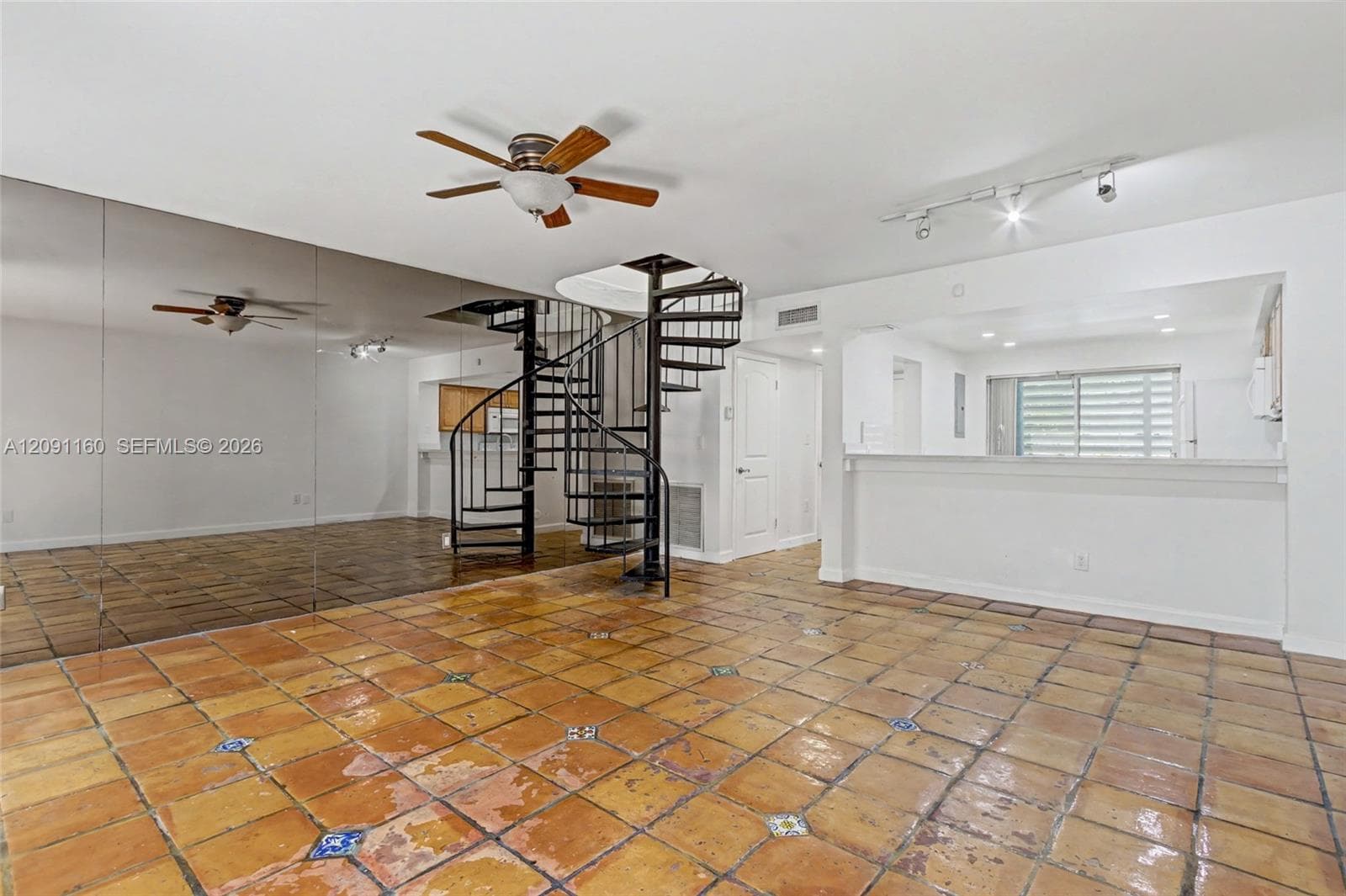 521 NE 38th St #7 photo 4