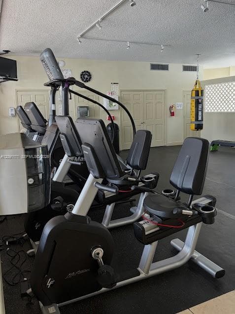 OCEANVIEW PARK CONDO · #605 in Hallandale Beach - Photo 23