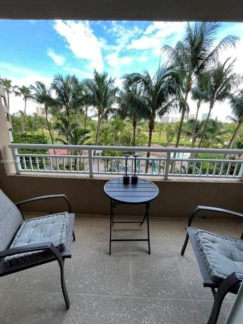 TURNBERRY ON THE GREEN CO · #302 in Aventura - Photo 2